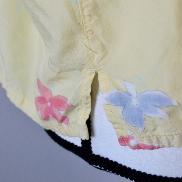 Butter Yellow Floral Short Sleeve Cropped Button Front Shirt - Picture 7 of 9
